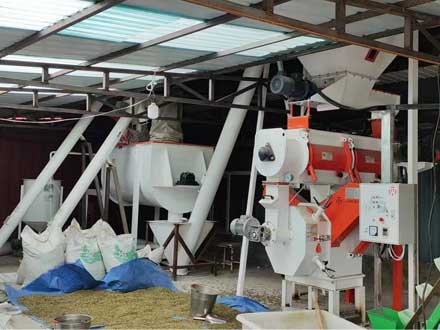 東北龍貓飼料顆粒線生產(chǎn)運(yùn)行