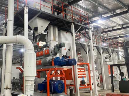 強福機械時產5噸濕法平鋪式膨化飼料生產線湖北項目