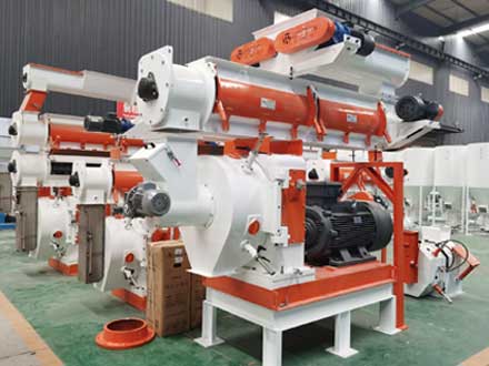 強福生產雙螺旋強制喂料420型草顆粒制粒機