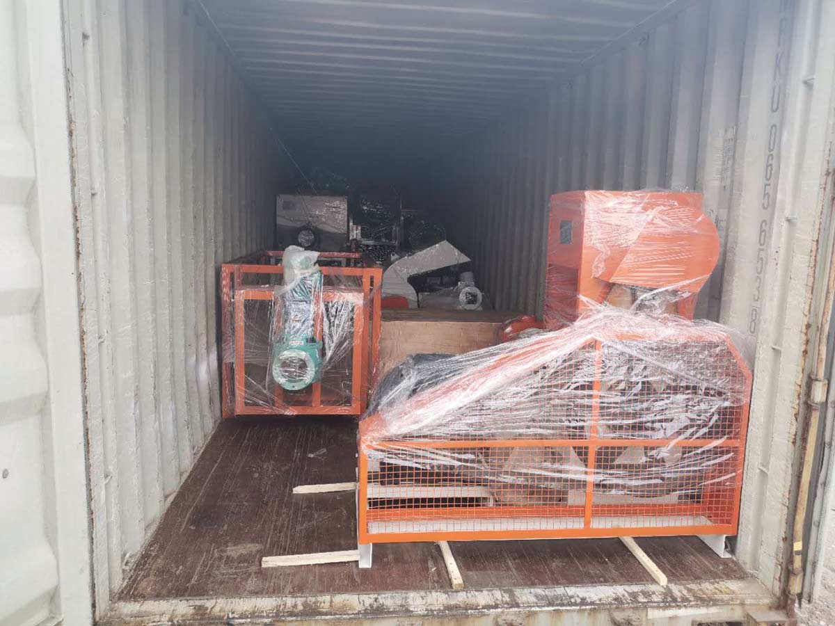 干法90魚(yú)飼料膨化線(xiàn)發(fā)往墨西哥