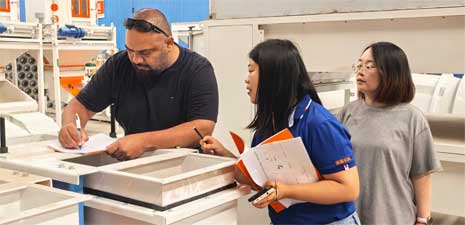 澳大利亞客戶訪問強福機械購買飼料粉料設備