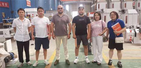 蒙古客戶訪問強福機械再次購買飼料成套設備