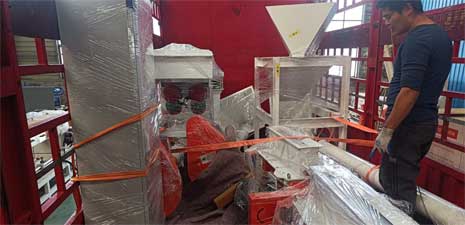 強福機械飼料顆粒生產清理破碎設備發往內蒙