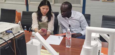 非洲客戶訪問強(qiáng)福機(jī)械購買飼料成套設(shè)備